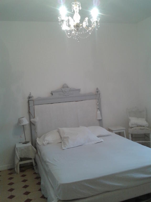 Aux Roses De L'Etang Capestang Quarto foto