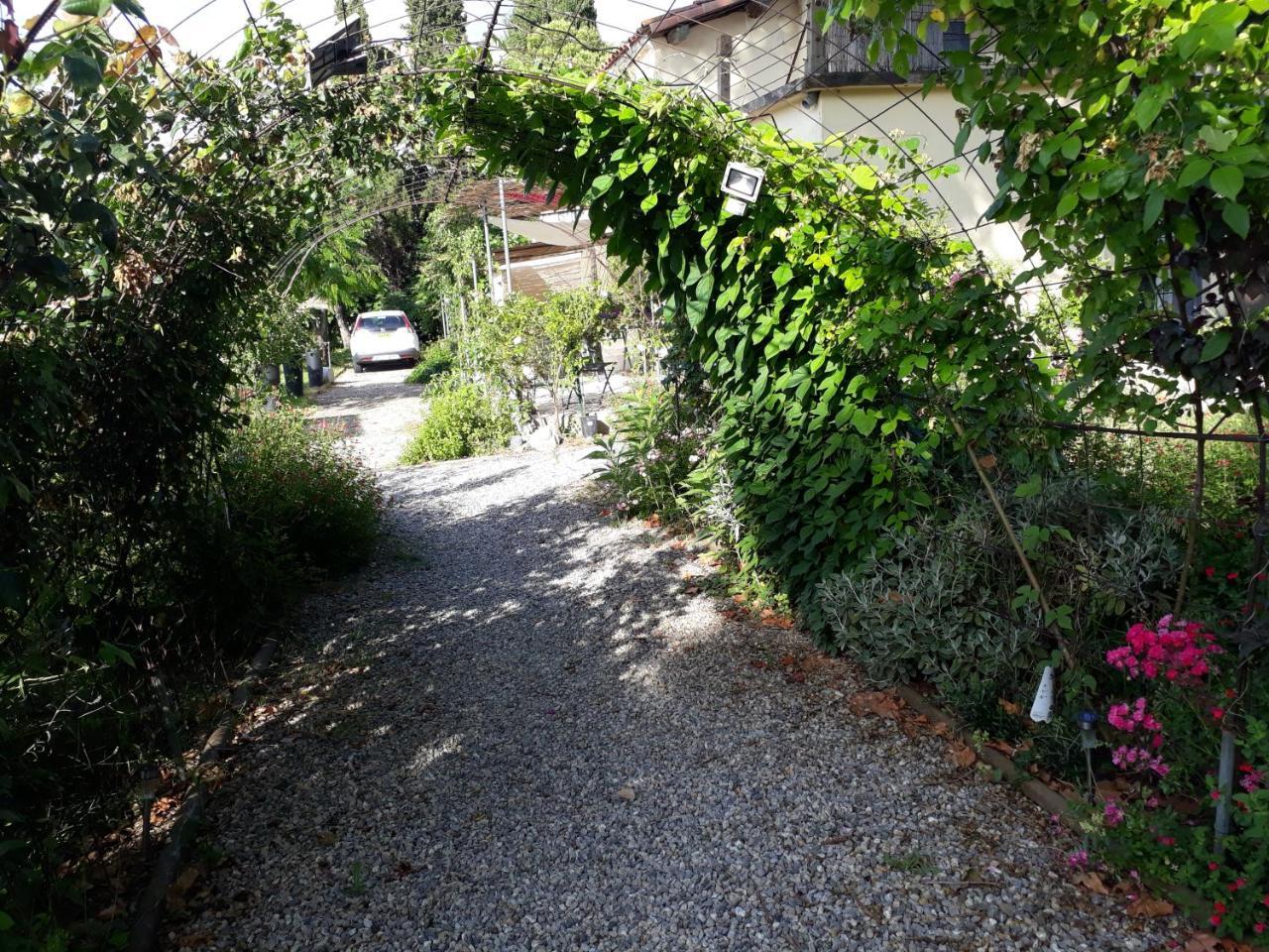 Aux Roses De L'Etang Capestang Exterior foto