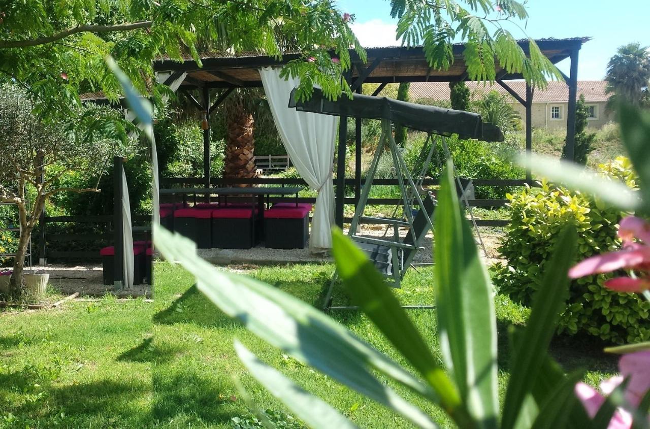 Aux Roses De L'Etang Capestang Exterior foto